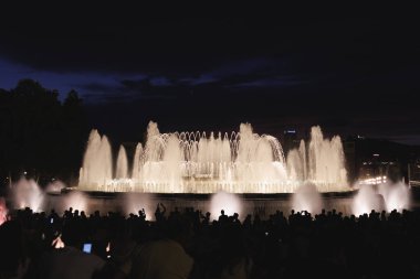 Barcelona 'nın Placa d' Espanya, İspanya 'daki Montjuic Sihirli Çeşmesinin Renkleri