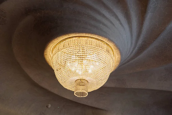 巴塞罗那著名的Casa Batllo的内部 西班牙吊灯的细节 — 图库照片