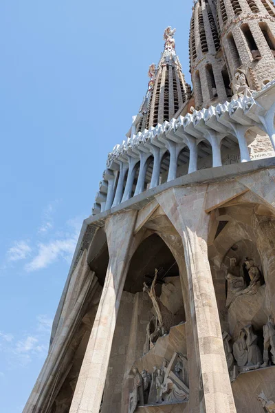 Las Estatuas Fachada Exterior Basílica Sagrada Familia Barcelona España Escena — Foto de Stock
