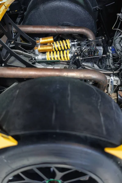 グランドツーリングコンペティションカーエンジンのクローズアップ — ストック写真