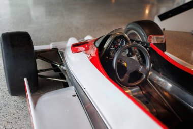 Beyaz İtalyan Formula Üç Araç Dallara F380 1980 'lerden.