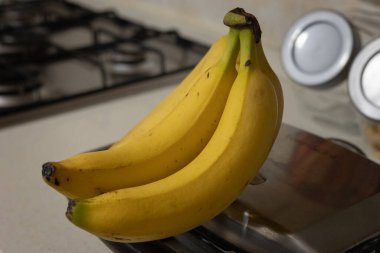 Mutfakta Olgun Sarı Muzlar.