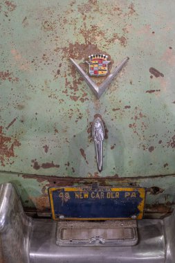 Rusty Cadillac Fastback Coupe 61 dizisi Sedanette yapımı 1948.