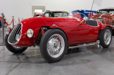 Fiat 500 Topolino Barchetta - Vintage Koleksiyoncu Araba Sergileniyor.