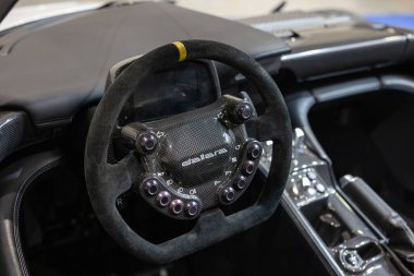 Dallara Stradale 'in Bütünleşik Denetimli İR8 Haraçlı İtalyan Aracının Direksiyon Görüntüsü.