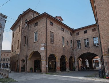 Modena 'daki Corso Duomo, Duomo Kilisesi yakınlarındaki Arcades ve Historic Binaları.