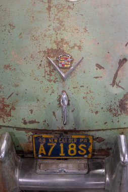 Rusty Cadillac Fastback Coupe 61 dizisi Sedanette yapımı 1948.