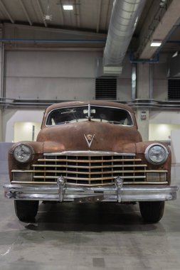 Rusty Cadillac Fastback Coupe 62 serisi Sedanette yapımı 1946.