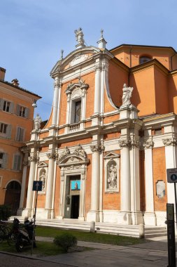 Farini Caddesi 'ndeki Aziz George Kilisesi Modena, İtalya.