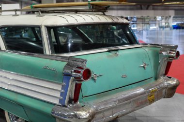 OldsMobile Fiesta Wagon Seksen Sekiz 1958 'de Wooden Surf ile En İyi Sörf Yapımı.