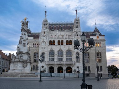 Szentharomsag ter, Budapeşte Meydanı 'ndaki tarihi binalar - Macaristan.