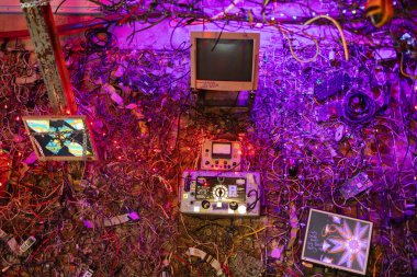 Budapeşte 'deki harabeler, çöpe atılmış nesnelerle yaratıcılık ve sanat - Macaristan.