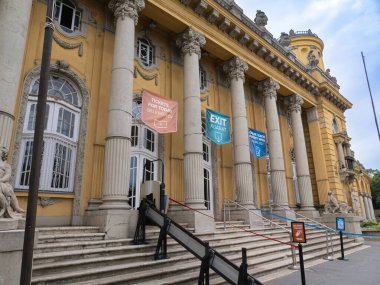 Budapeşte 'de Mimari Termal Mucize, Szchenyi Hamamları Cephesi - Macaristan