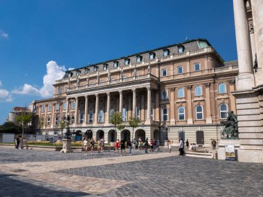 Tarihi Buda Şatosu ve Avlusu Büyük Cephesi, Budapeşte, Macaristan.