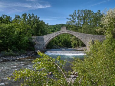 Pavullo, Modena 'daki Antik Panoramik Olina Köprüsü - İtalya.