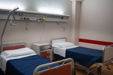 İyileşme ve Rehabilitasyon İçin İki Yataklı Hastane Odası.