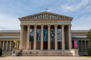 Güzel Sanatlar Müzesi - Szepmuveszeti Muzeum - Budapeşte, Macaristan Kahramanlar Meydanı 'nda..