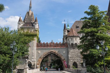 Vajdahunyad Şatosu Budapeşte, Macaristan Kahramanlar Meydanı 'nın arkasında..