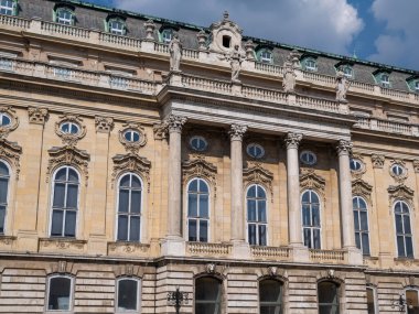 Budapeşte, Macaristan 'daki Tarihi Buda Şatosu' nun Büyük Cephesi.