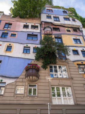 Renkli Hundertwasser Köy Binaları, Avusturya, Viyana 'da Sanat ve Mimarlık Harmanı.