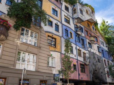 Renkli Hundertwasser Köy Binaları, Avusturya, Viyana 'da Sanat ve Mimarlık Harmanı.