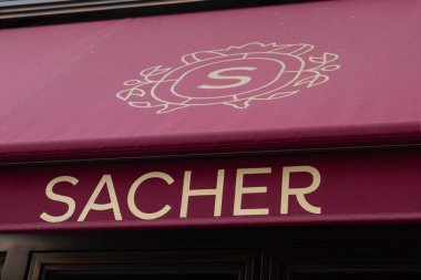 The Historic Sacher Cafe 'nin Dış Güneş Gölgesi - Sacher Torte' nin Efsanevi Yapıcısı, Viyana.