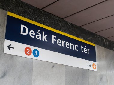Dek Ferenc Tr Metro İstasyonu Tabelası Budapeşte - Macaristan
