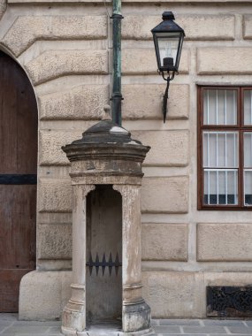 Viyana Hofburg Sarayı 'nı süsleyen Taş Niche Muhafız Evi ve Fener.
