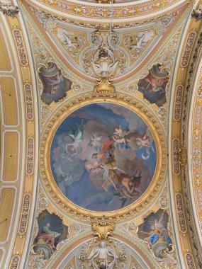 Barok Flütleri ve Yaldızlı Stucco, Bressanone Katedrali, İtalya ile Göksel Yükseliş Dekorasyonu.