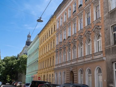 Avusturya, Viyana 'da Hetzgasse caddesinde Renkli Binalar Hattı.