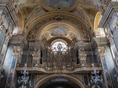 Süslü Bressanone Katedrali Altın Boruları olan Majestic Organ, İtalya.