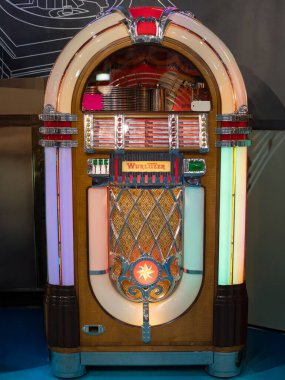 Retro Jukebox: 1940 ve 1950 'lerde müzik ve dans.