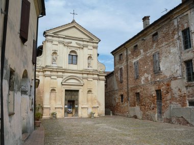 San Rocco Barok Kilisesi 'nin ön cephesi Sabbioneta, Mantova, İtalya.