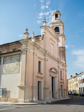 Santa Maria Annunciata Kilisesi Viadana, Mantova 'daki Solferino Meydanı - İtalya.
