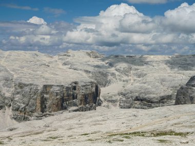 İtalya, Dolomitler 'de Rocky Pordoi' nin Yüksek Dağ Vista 'sı.