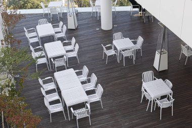 masa ve sandalye yukarıdan.