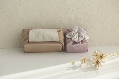 Geleneksel Kore kumaşı ipekten yapılmıştır (bojagi).