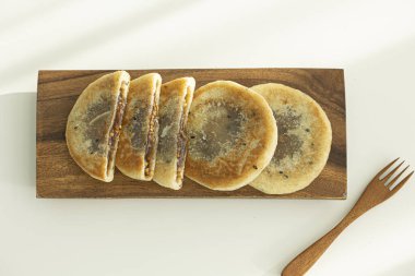 Hotteok, Kore şurubu krep dolu.