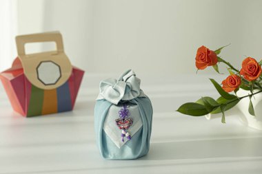 Geleneksel Kore kumaşı ipekten yapılmıştır (bojagi).