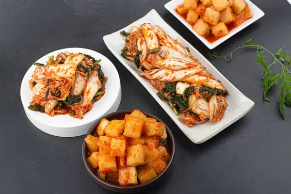 Kore geleneksel lahana turşusu..