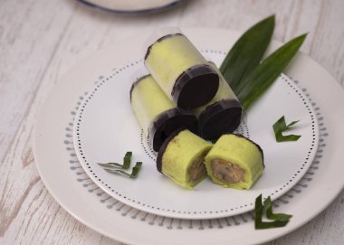 Muzlu çikolatalı kek. Bandung, Endonezya 'dan çay saati için ünlü bir atıştırmalık. Seçici Odaklanma. Kapat.