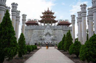 Ksitigarbha Bodhisattva Vihara ya da Bin Yüzlü Vihara Heykeli Tanjung Pinang, Bintan Adası, Riau Adaları