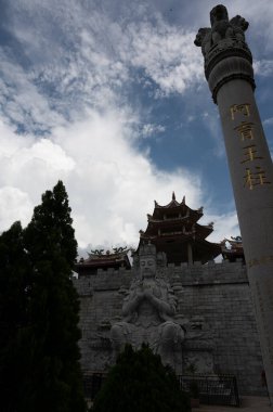 Ksitigarbha Bodhisattva Vihara ya da Bin Yüzlü Vihara Heykeli Tanjung Pinang, Bintan Adası, Riau Adaları