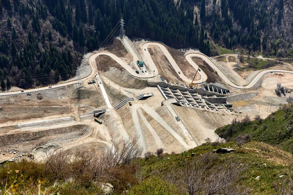 Vista Superior Construção Uma Barragem Lama Desfiladeiro Montanha — Fotografia de Stock