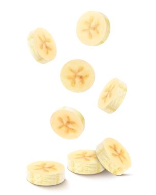 Dilimlenmiş muz, şeffaf arka planda izole edilmiş. Olgun, yuvarlak, sarı muz parçaları. Doğal tatlı ve sağlıklı atıştırmalık, tropikal meyveli tatlı. Gerçekçi 3d vektör illüstrasyonu