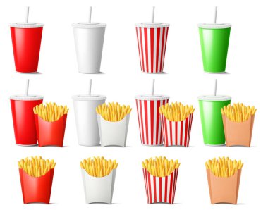 Soda için tek kullanımlık kağıt bardaklar ya da samanlı meşrubat seti, kapak. Kese kağıdında patates kızartması. Yiyecek ve içecek al, maket yap. Gerçekçi 3 boyutlu vektör çizimi. Kırmızı, beyaz, çizgili plastik bardaklar.