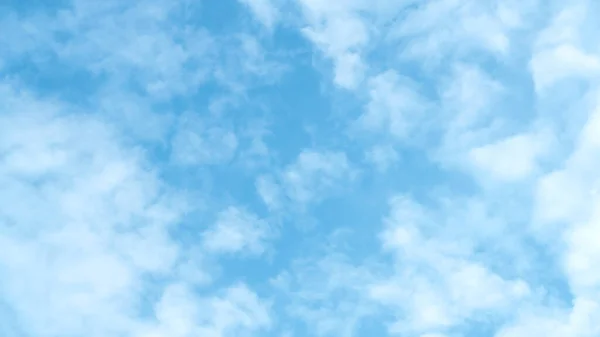 Weiße Wolke Blauen Himmel Für Einen Naturhintergrund — Stockfoto