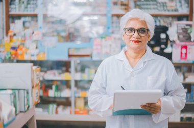 female pharmacist poses confidently welcoming, advising patients and prescription patients in a modern pharmacy.