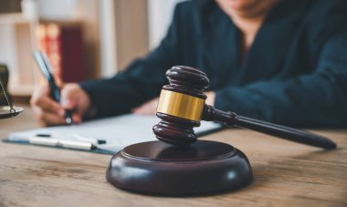 Hukuk teması, hakimin tokmağı, kolluk kuvvetleri, kanıt temelli davalar ve dikkate alınan belgeler..