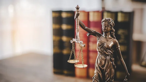 Lady Justice Holding Scales Law Courtroom Symbolizující Rovnost Spravedlnost Soudní Stock Obrázky